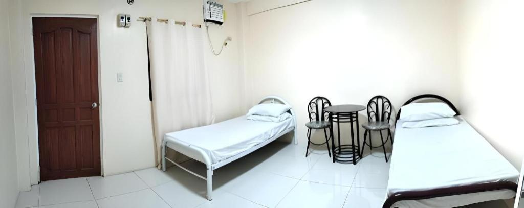 Oyo 800 Ddd Habitat Dormtel Bacolod Hotel Exterior photo