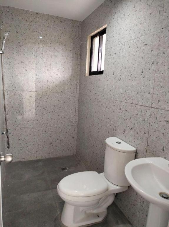 Oyo 800 Ddd Habitat Dormtel Bacolod Hotel Exterior photo