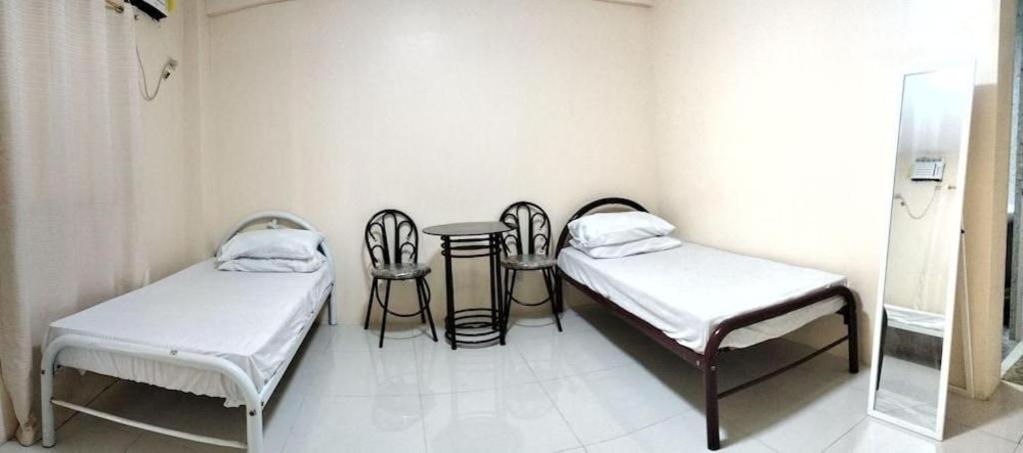 Oyo 800 Ddd Habitat Dormtel Bacolod Hotel Exterior photo
