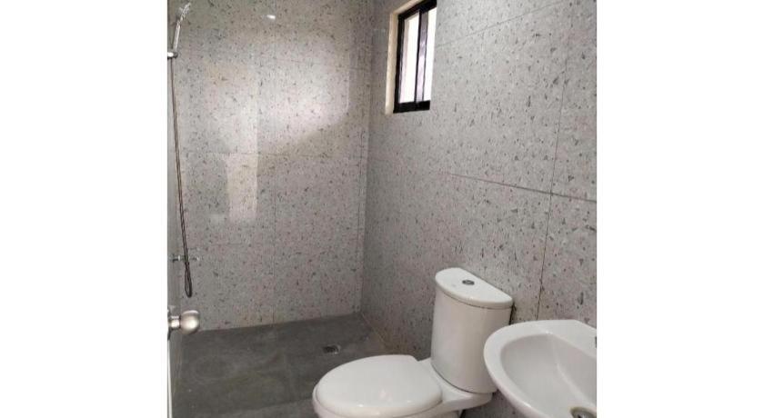 Oyo 800 Ddd Habitat Dormtel Bacolod Hotel Exterior photo