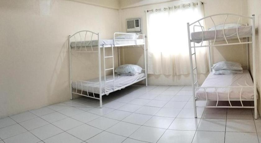 Oyo 800 Ddd Habitat Dormtel Bacolod Hotel Exterior photo