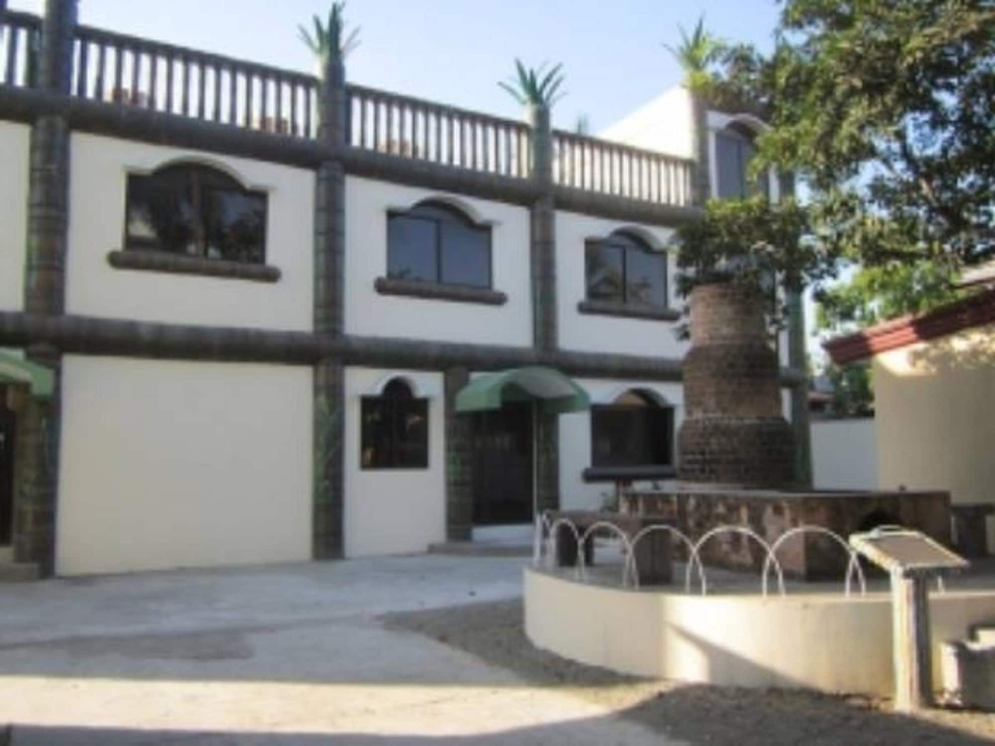 Oyo 800 Ddd Habitat Dormtel Bacolod Hotel Exterior photo
